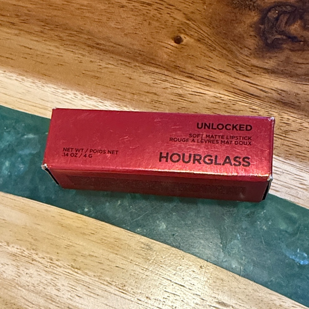 Hourglass Unlocked Soft Matte Lipstick Shade 0 Red NEW